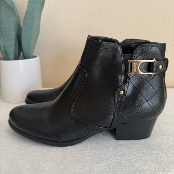 New Unisa Palize 3 Black Quilted Faux Leather Heeled Ankle Boots - Picture 3 of 13